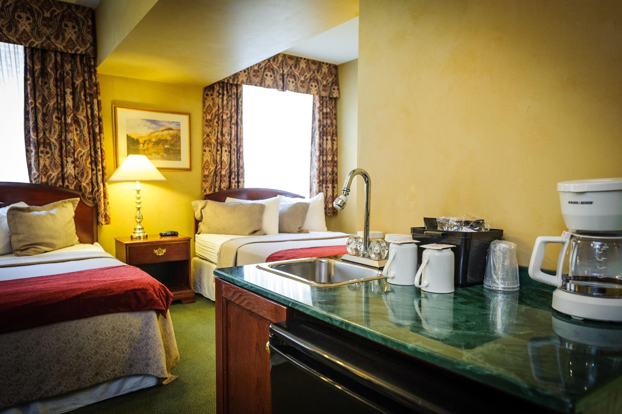 Peterborough Inn & Suites Hotel ภายนอก รูปภาพ
