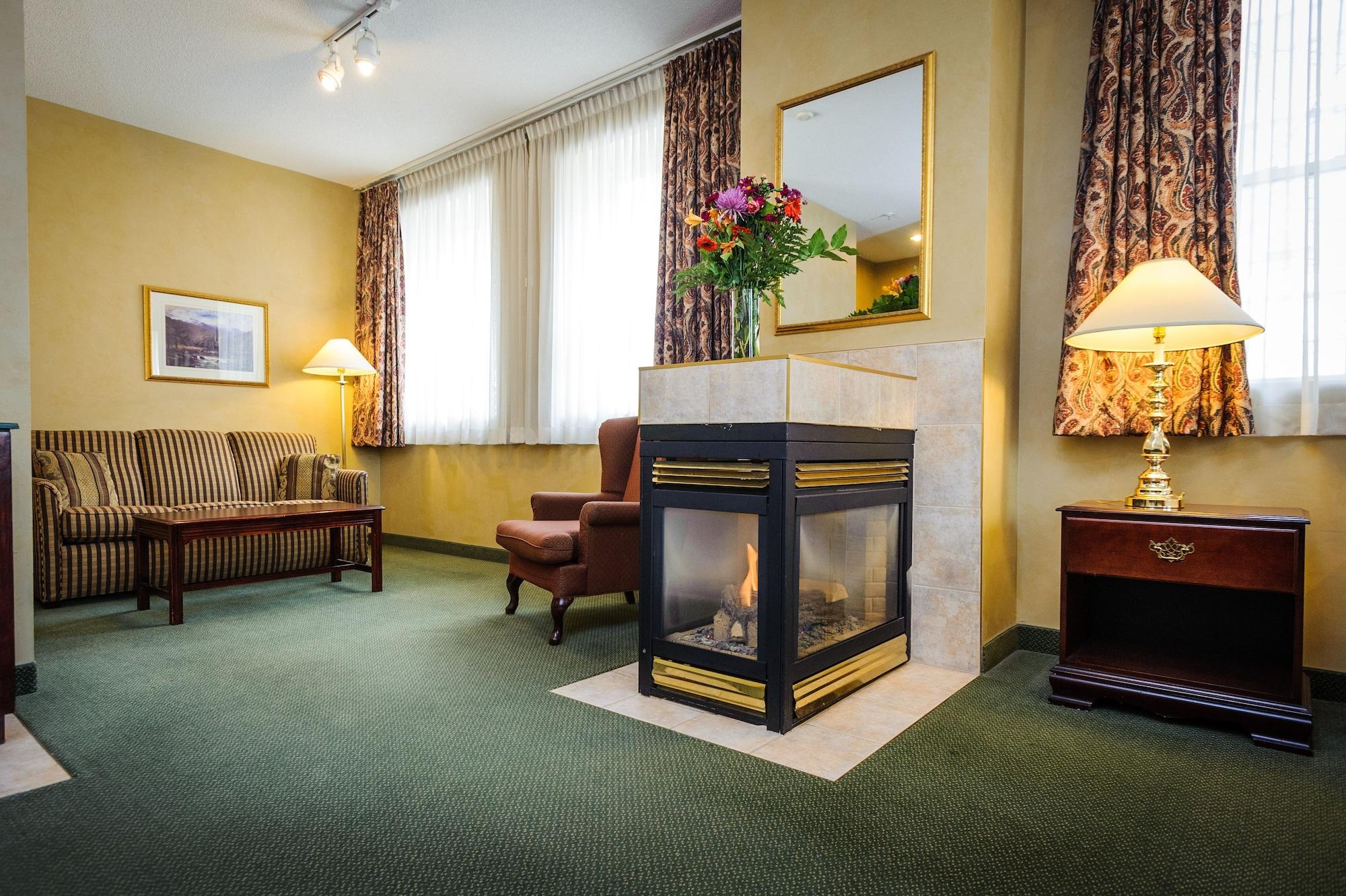 Peterborough Inn & Suites Hotel ภายนอก รูปภาพ