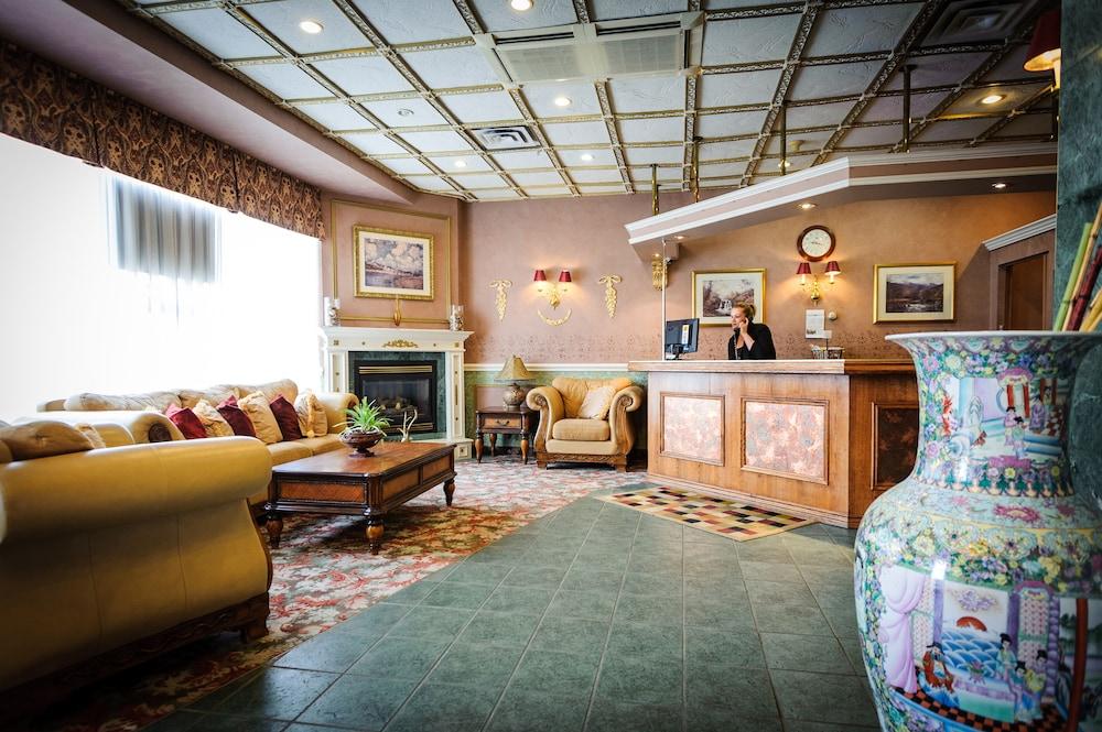 Peterborough Inn & Suites Hotel ภายนอก รูปภาพ