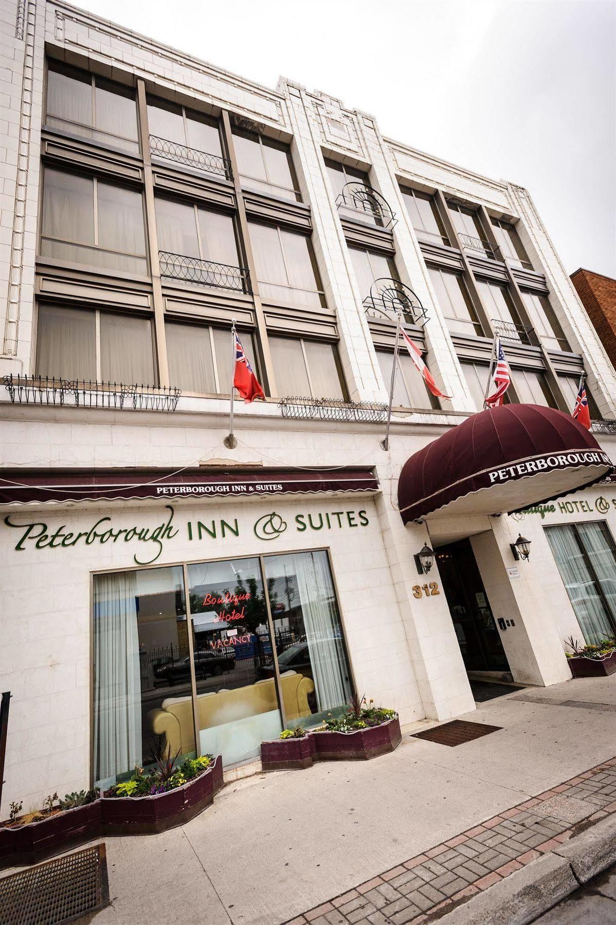 Peterborough Inn & Suites Hotel ภายนอก รูปภาพ