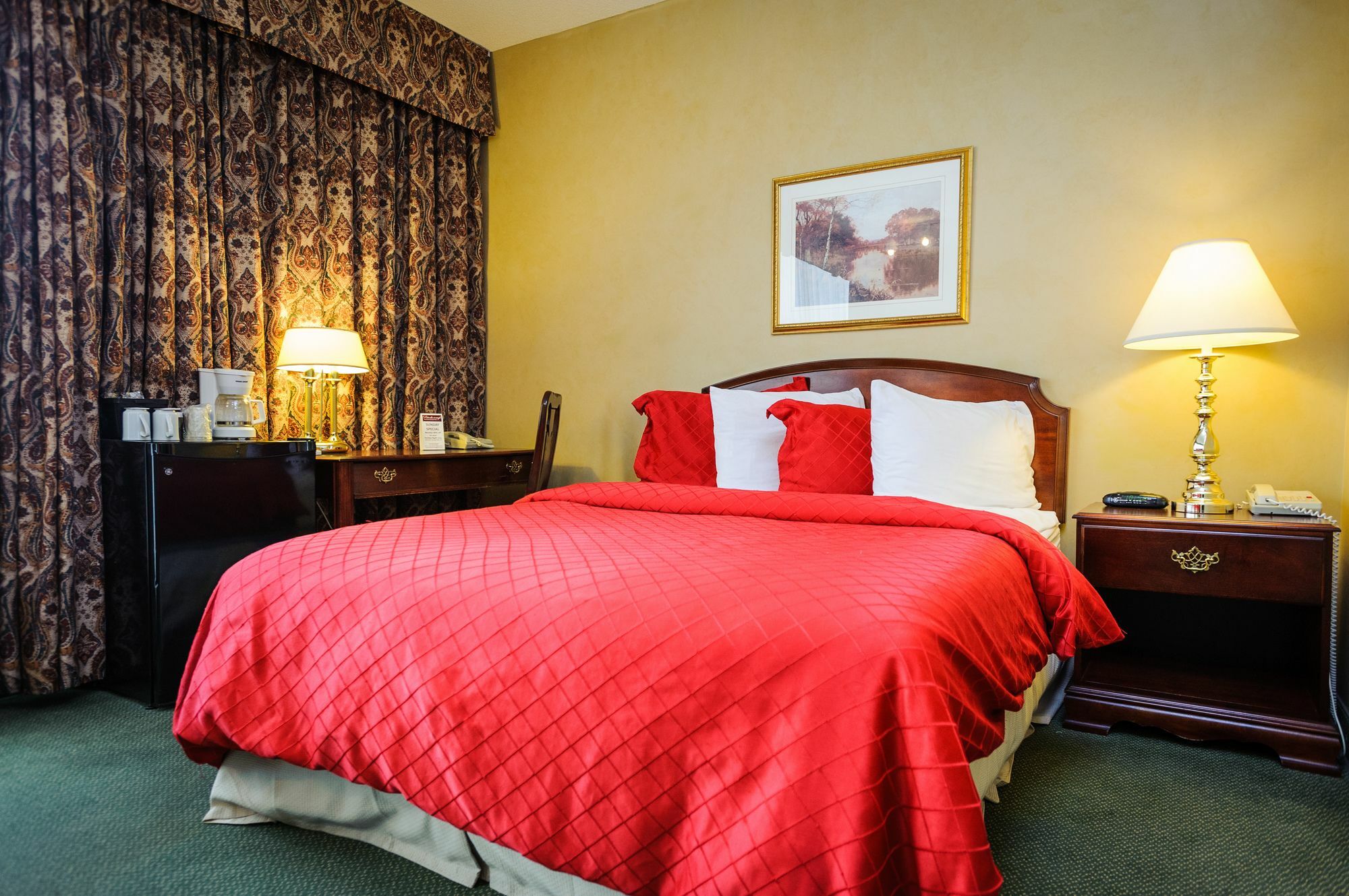 Peterborough Inn & Suites Hotel ภายนอก รูปภาพ